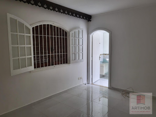 Casa à Venda no Morumbi: 3 Dorms, 200m² por R$800k