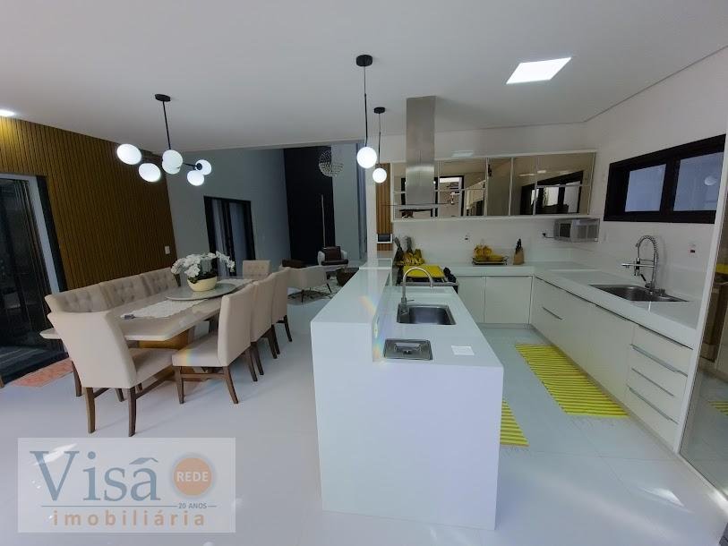 Casa à venda com 4 quartos, 4 suítes e 5 vagas no Centro, Paracatu (MG) — foto 11 de 30