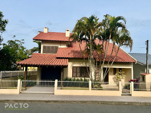 Casa à Venda em Jardim das Avenidas, Araranguá | 208m²