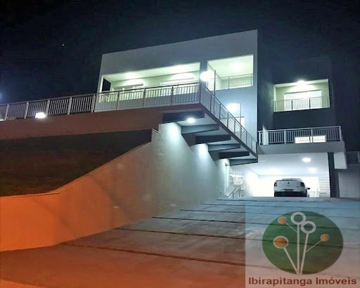 fachada (noite)