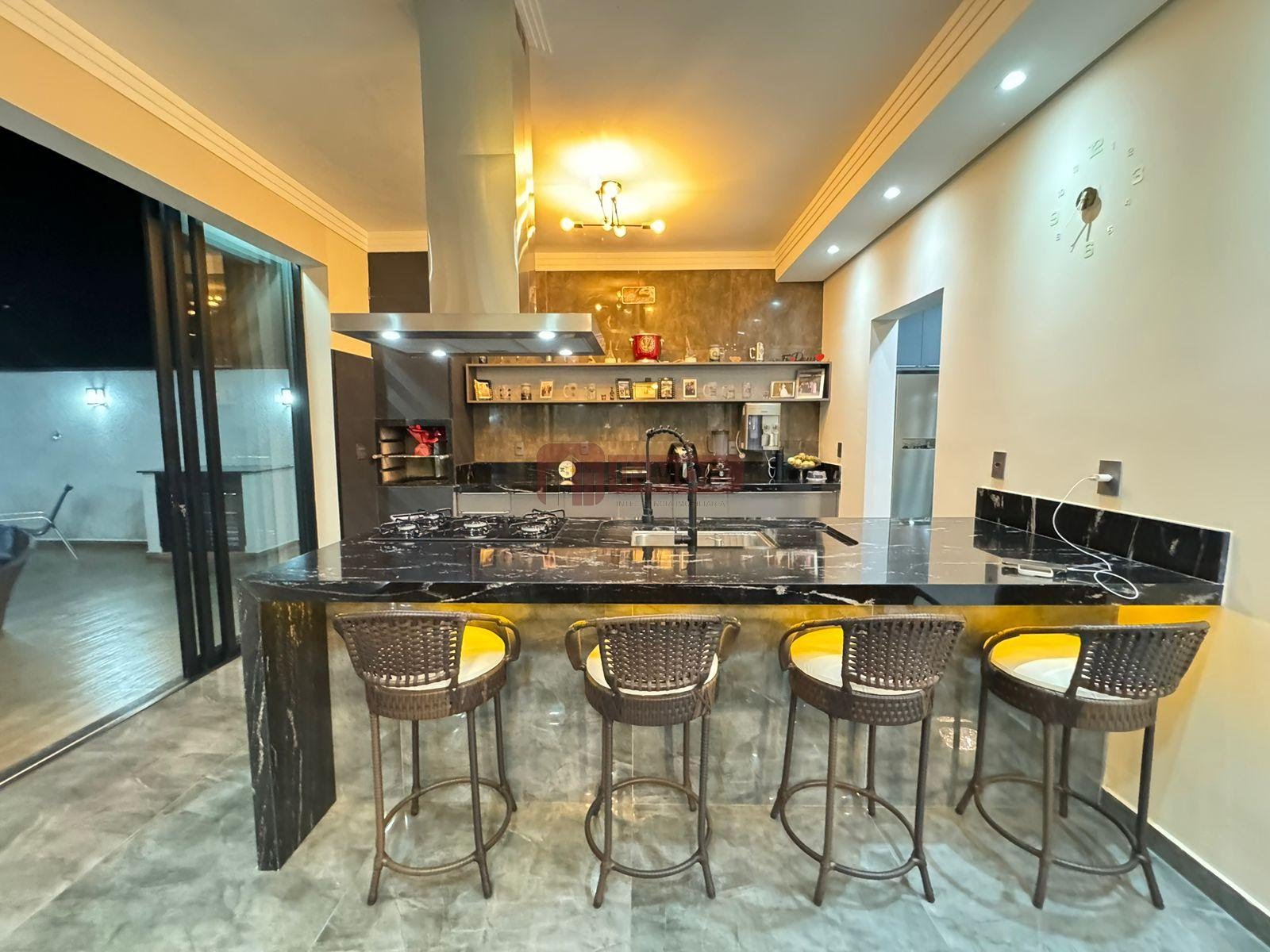 Casa à venda com 3 quartos, 2 suítes, 2 vagas e 267m² no Loteamento Residencial Parque das Araucárias, Tremembé (SP) — foto 28 de 30