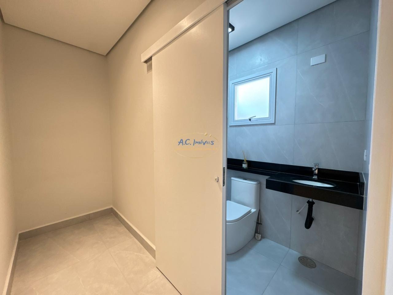 Casa à venda com 3 quartos, 2 suítes, 2 vagas e 115m² no Guilhermina, Praia Grande (SP) — foto 12 de 24