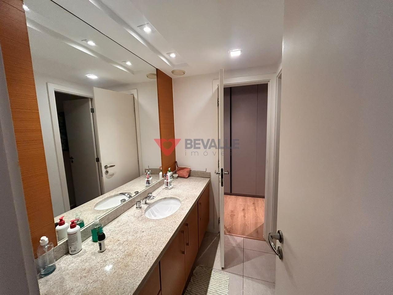 Apartamento à venda com 4 quartos, 4 suítes, 1 vaga e 220m² no Botafogo, Rio de Janeiro (RJ) — foto 11 de 30