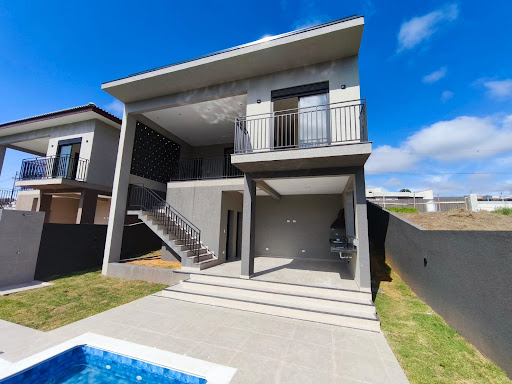 CASA A VENDA COM PISCINA E 3 SUITES EM ATIBAIA