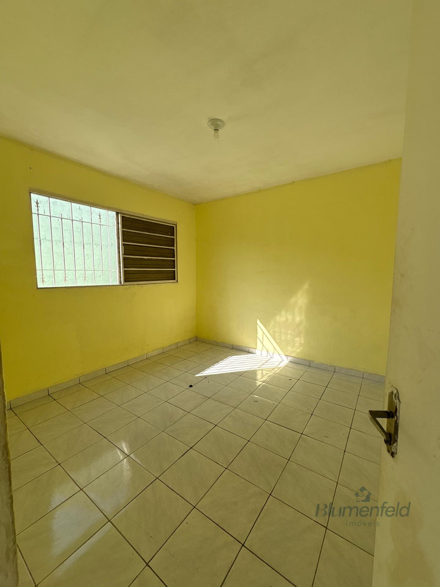 Casa à venda com 2 quartos, 1 banheiro, 1 vaga e 125m² no Jardim Amaral, Itaquaquecetuba (SP) — foto 3 de 5