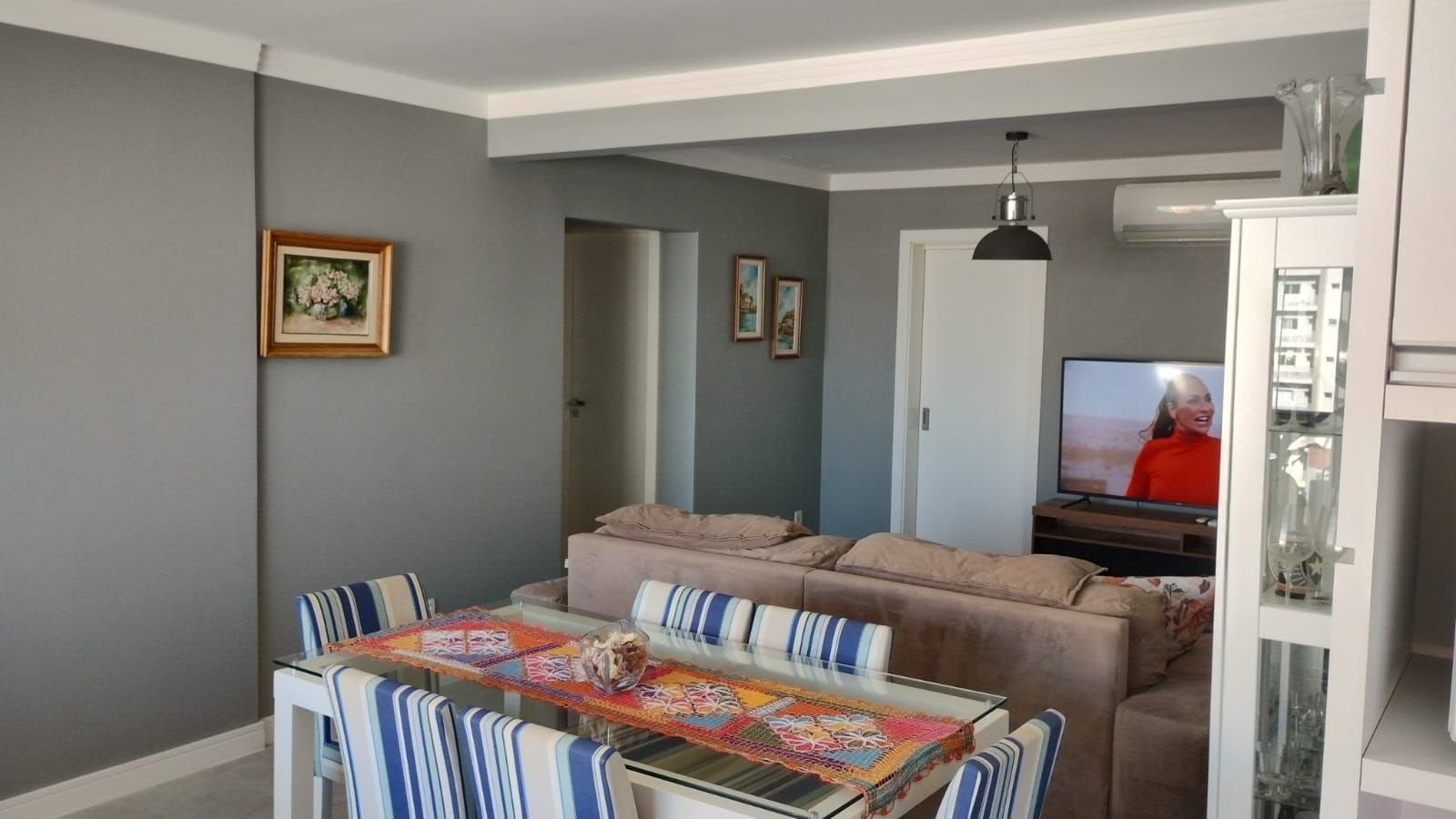 Sala de estar e jantar integradas