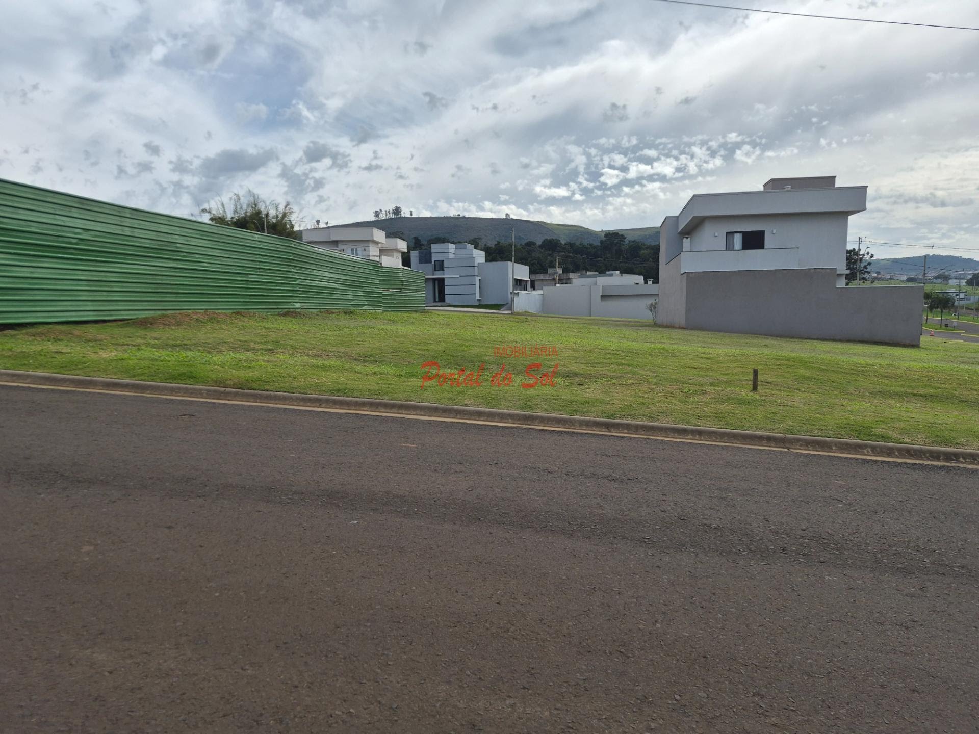 Terreno à venda com 268m² de terreno no Condomínio Maria Thereza Rennó, Santo Antônio da Platina — foto principal