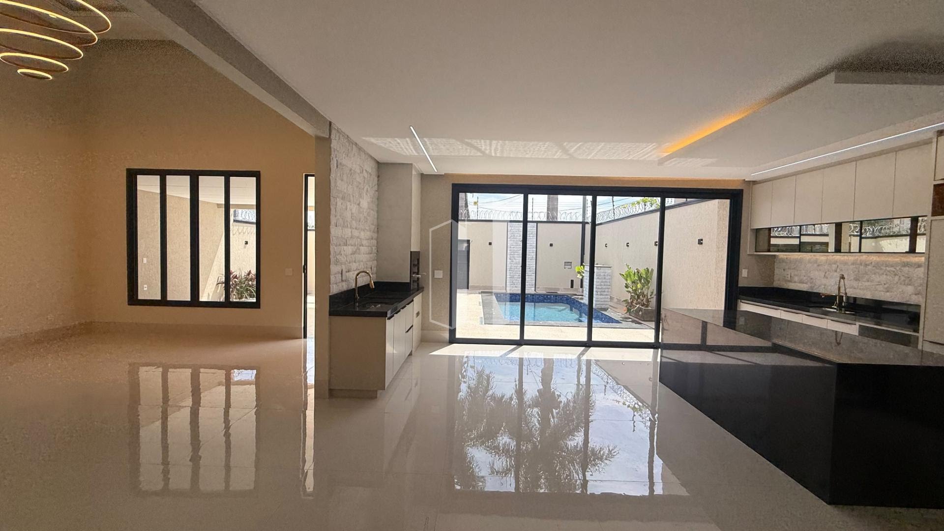 Casa à venda com 4 quartos, 3 suítes, 4 vagas e 220m² no Parque Amazônia, Goiânia (GO) — foto 3 de 16