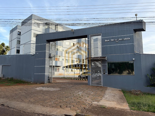 Descubra o conforto e a praticidade deste apartamento à venda no bairro Santa Cruz, em Cascavel! Com 55m² de área útil, o imóvel oferece 2 dormitórios bem distribuídos, banheiro moderno e ambientes