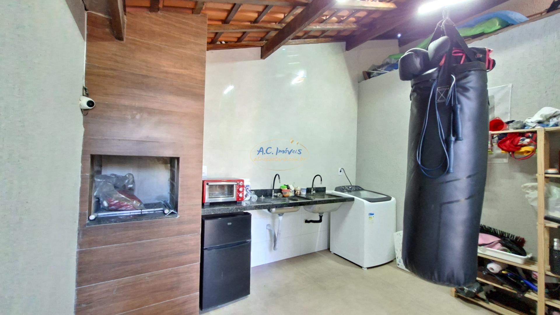 Casa à venda com 2 quartos, 2 banheiros, 2 vagas e 110m² no Vila Tupi, Praia Grande — foto principal