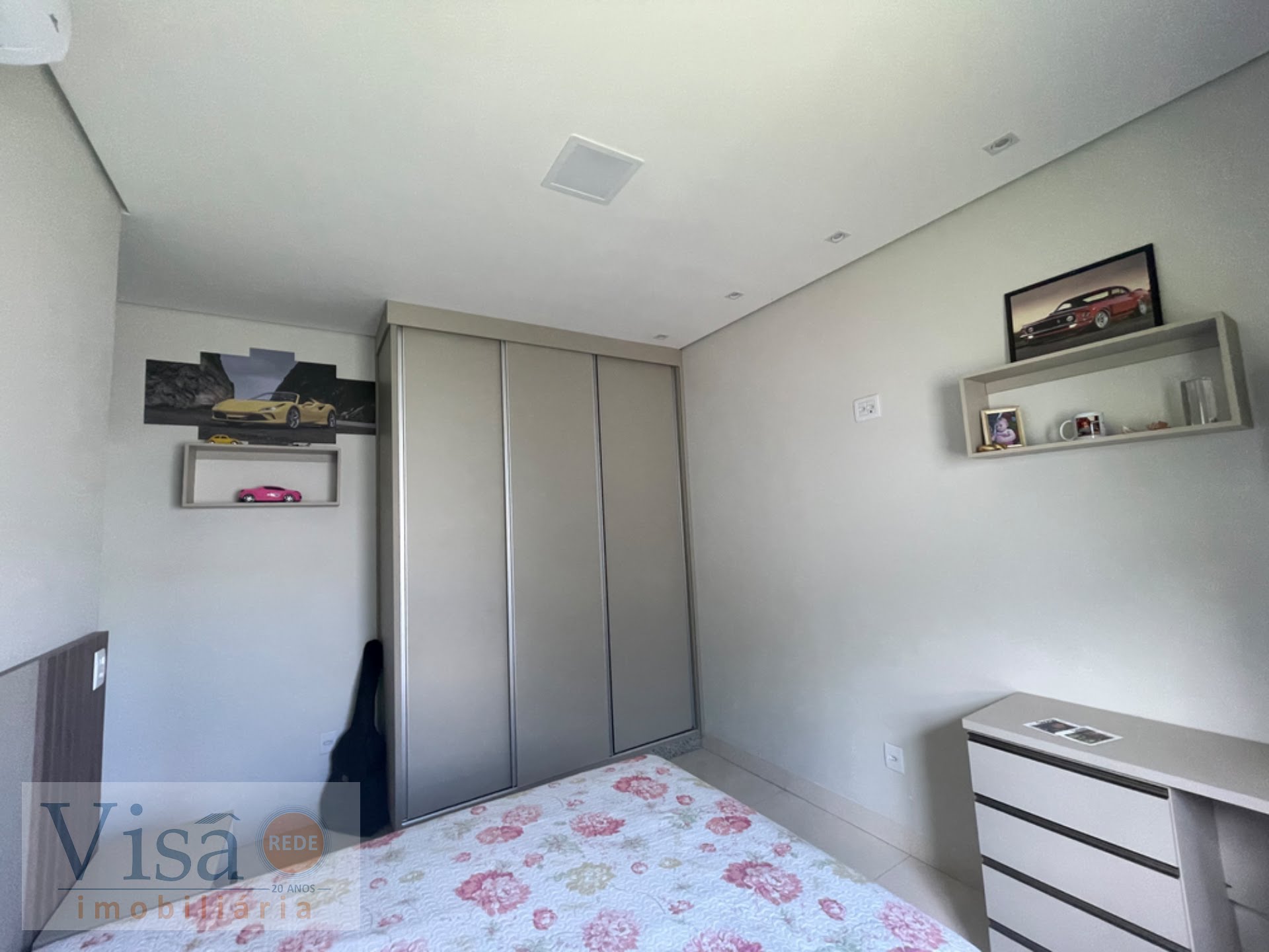 Casa à venda com 3 quartos, 2 suítes, 2 vagas e 250m² no Jardim Serrano, Paracatu (MG) — foto 15 de 30
