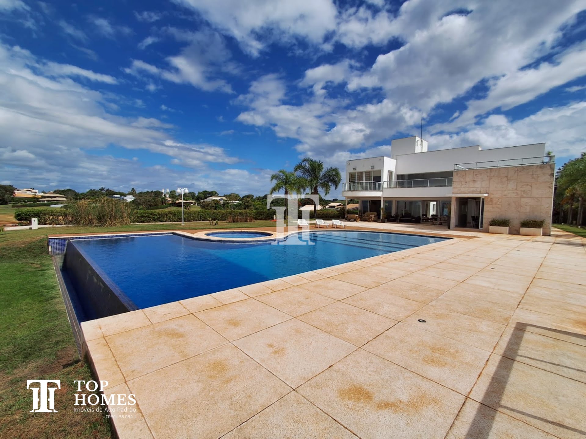 Casa de alto padrão/luxo à venda no condomínio Capitania em Itaí/SP em frente a Represa do Jurumirim