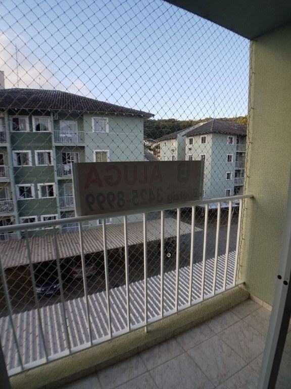 Sacada da sala com tela de proteção 