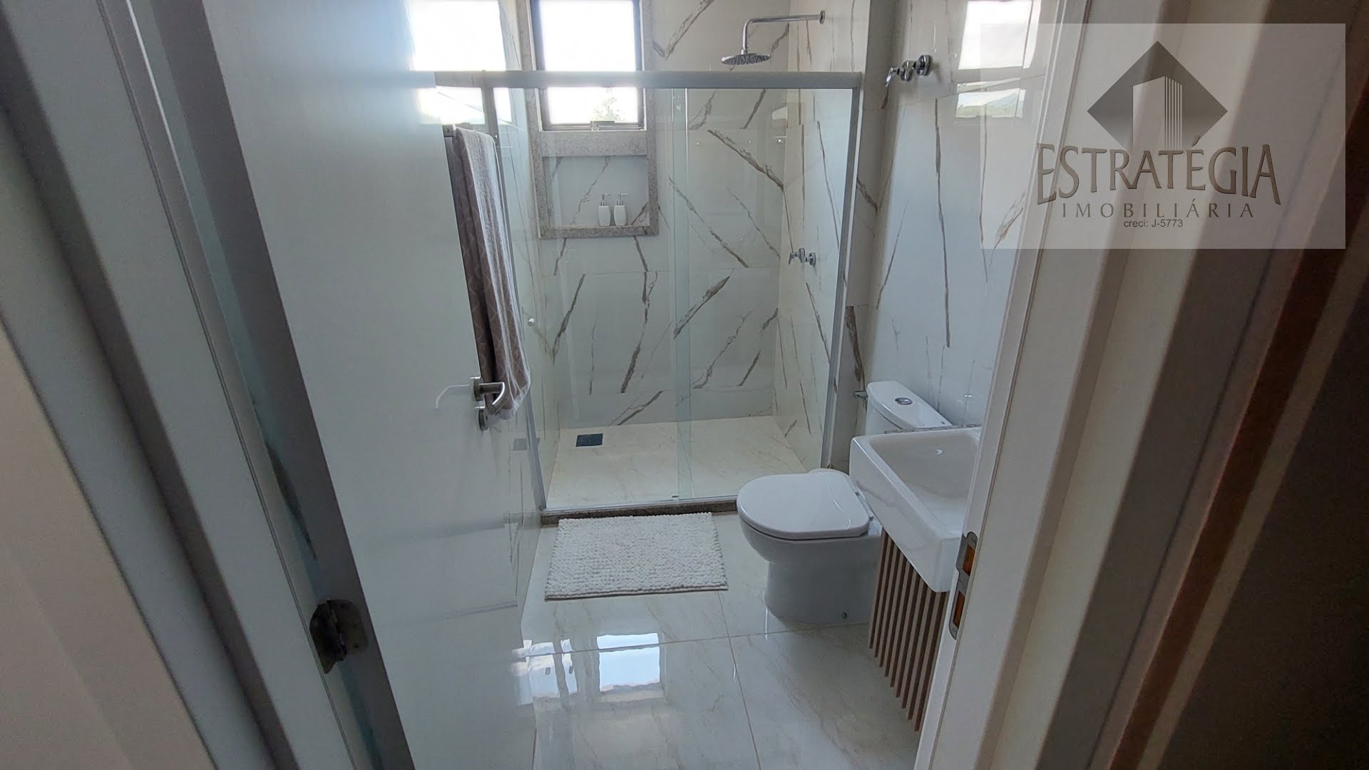 Casa à venda com 3 quartos, 3 suítes, 3 vagas e 240m² no Valparaíso, Petrópolis (RJ) — foto 20 de 25