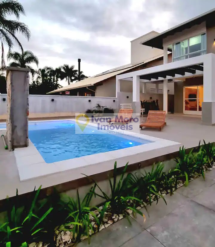 Casa para alugar com 7 quartos, 5 banheiros, 4 vagas e 350m² no Daniela, Florianópolis (SC) — foto 13 de 30