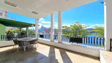 Casa à venda na Urca: 458m², 4 quartos, 2 vagas e lazer
