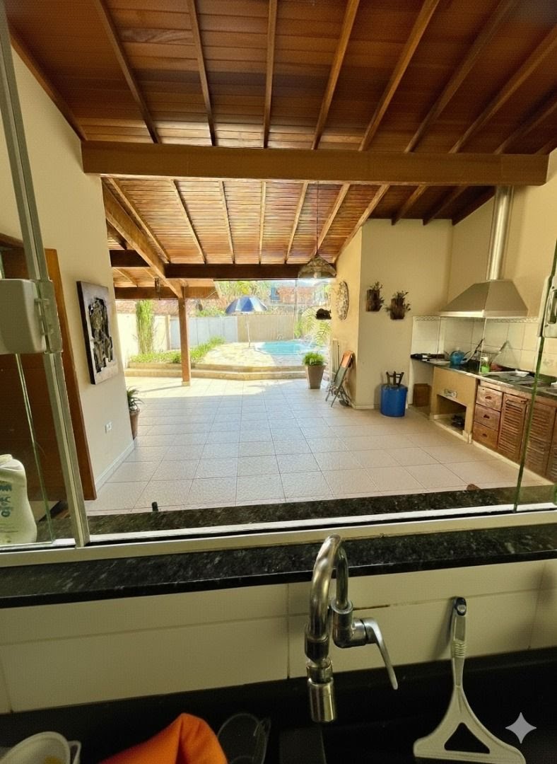 Casa à venda com 4 quartos, 5 banheiros, 3 vagas e 108m² no Toninhas, Ubatuba (SP) — foto 2 de 8