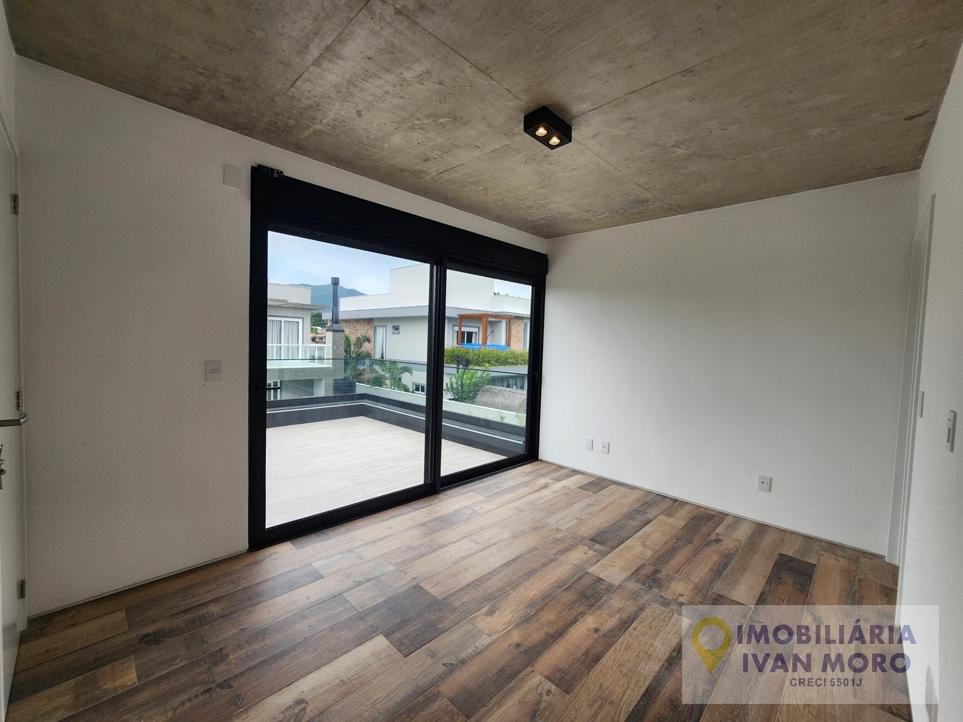 Casa à venda com 4 quartos, 4 suítes, 5 vagas e 265m² no São João do Rio Vermelho, Florianópolis (SC) — foto 17 de 19