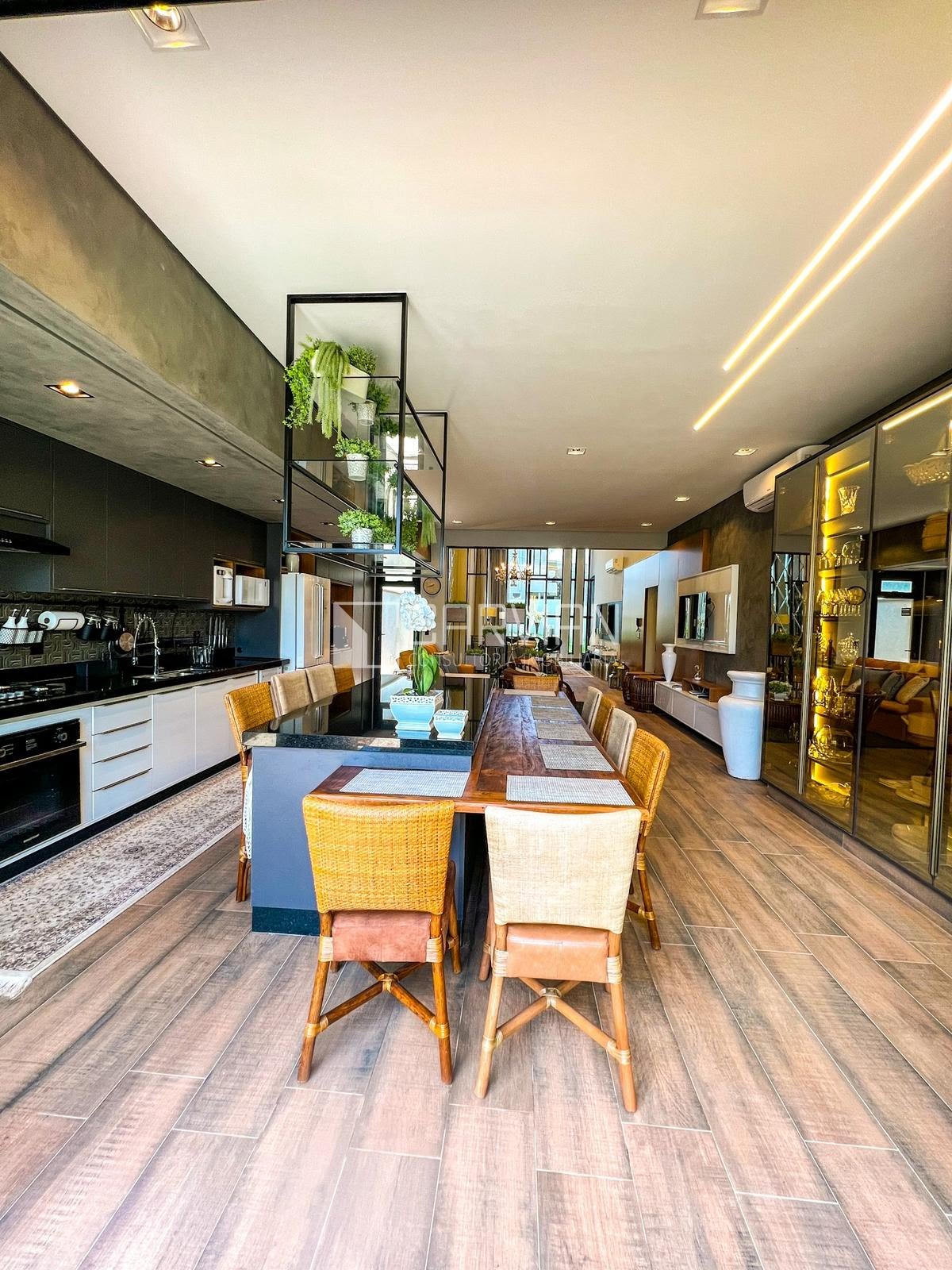 Casa à venda com 3 quartos, 3 suítes, 3 vagas e 365m² no Residencial Alto do Castelo I, Ribeirão Preto (SP) — foto 8 de 30