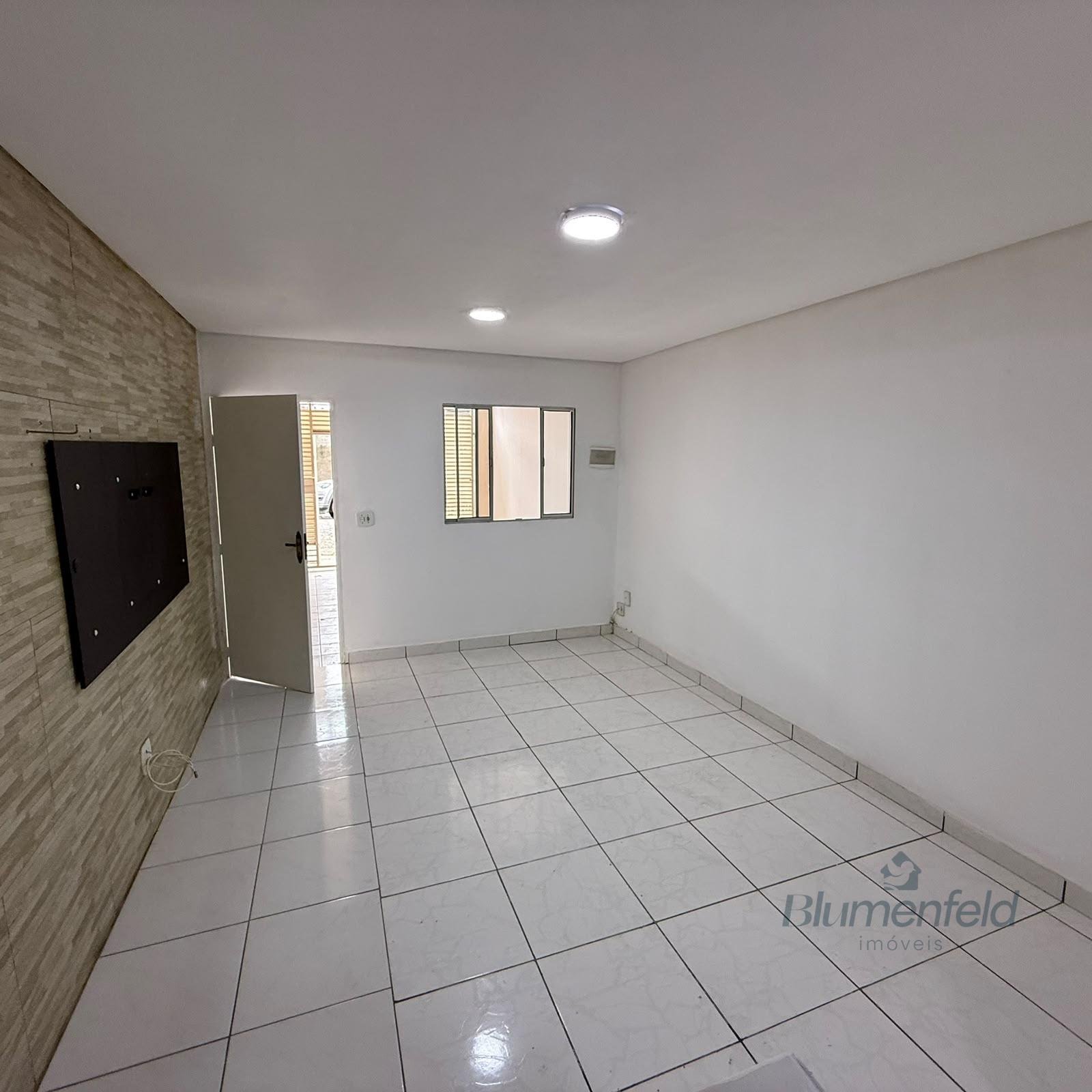 Casa para alugar com 1 quarto, 1 banheiro, 1 vaga e 100m² no Jardim Rincão, Arujá — foto principal