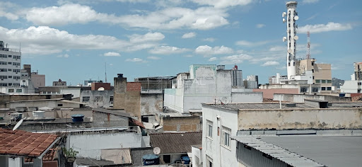 Vendo 04 apartamentos de 01 quarto no centro, sendo 02 com sacada e 02 com pequena área externa de ventilação cod 16414