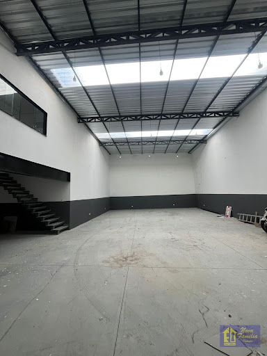 Galpão para Locação em Cumbica Guarulhos - 250m², 4 Banheiros
