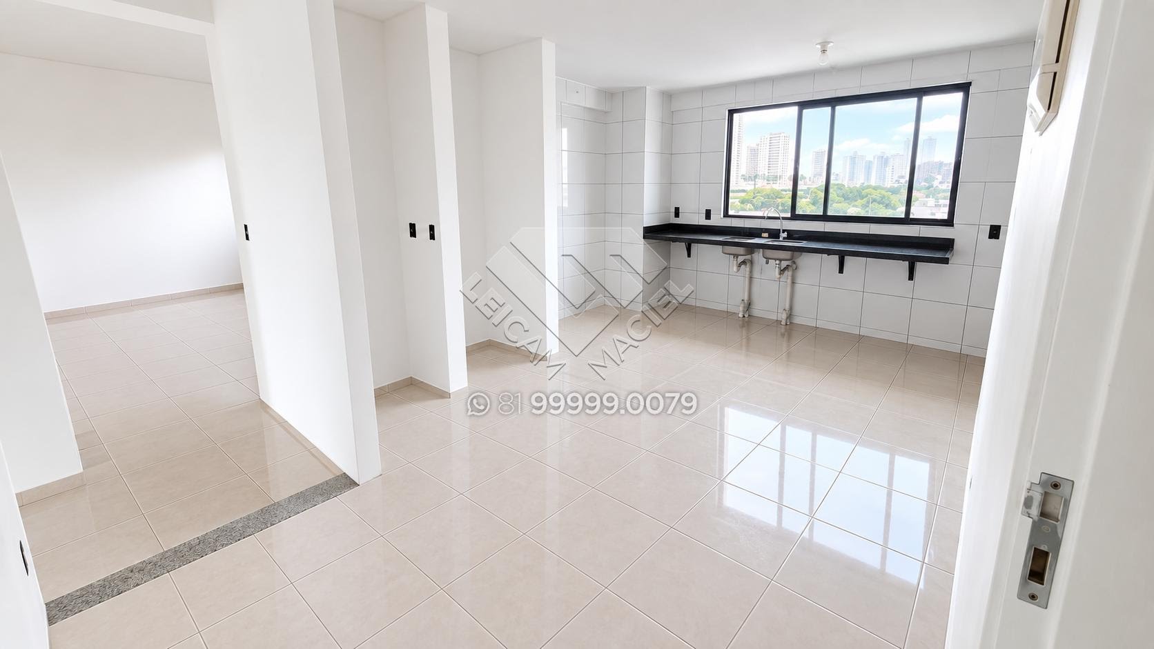 Compre apartamento à venda na Torre, edf. Saint André, com 208m², laser completo, 4 quartos todos suite, 3 vagas de garagem. Agende visita com Leicam Maciel.