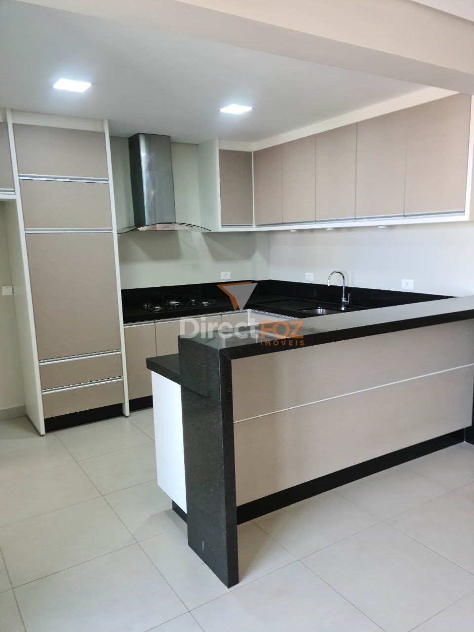 Apartamento à venda no Ed. Esmeralda