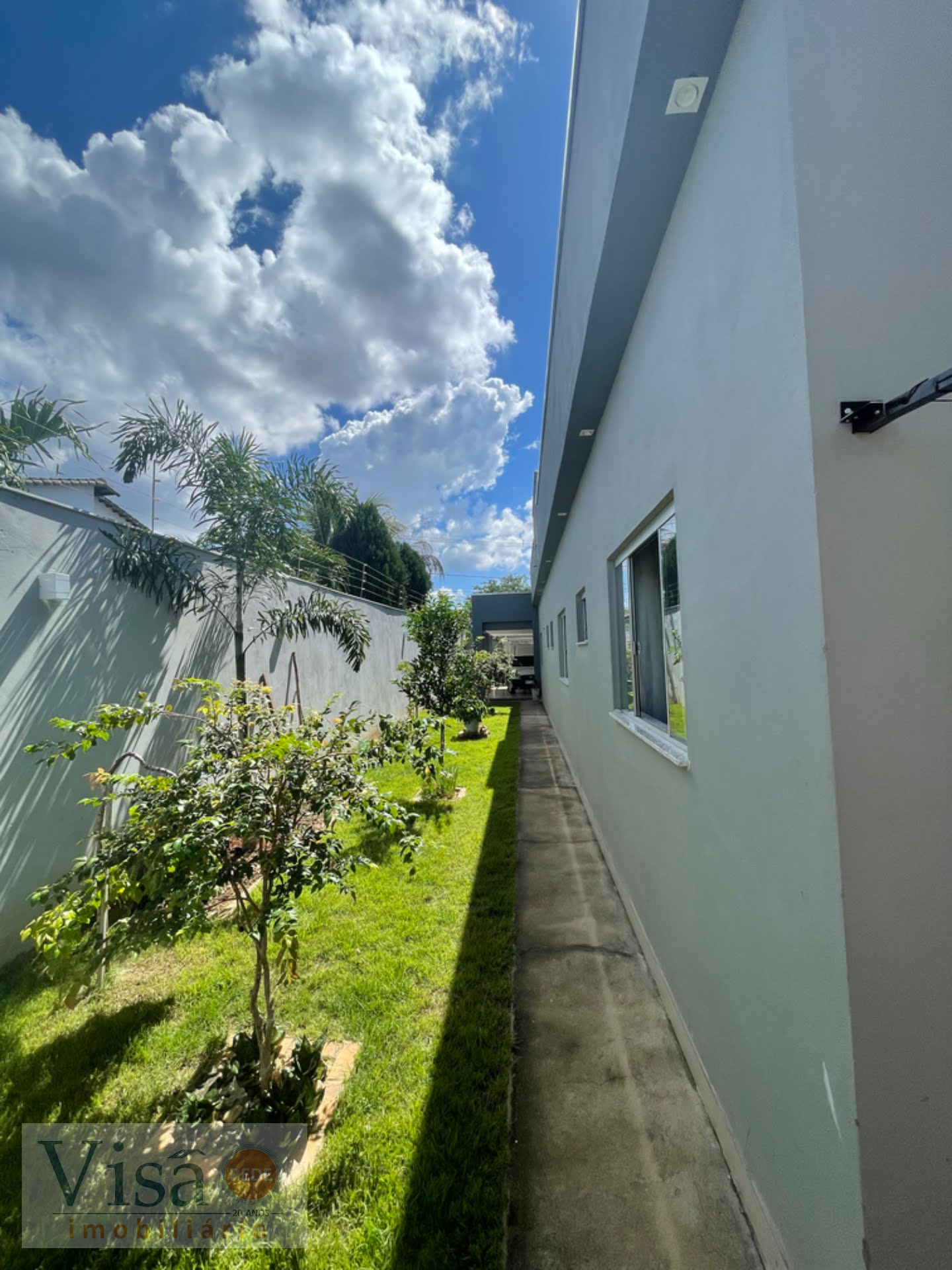 Casa à venda com 3 quartos, 2 suítes, 2 vagas e 250m² no Jardim Serrano, Paracatu (MG) — foto 11 de 30