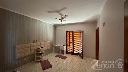 Casa à Venda em Adamantina: 4 Dormitórios