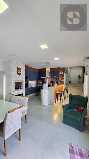 Casa em Santa Rosa, Cuiabá: 4 Suítes e 262m²