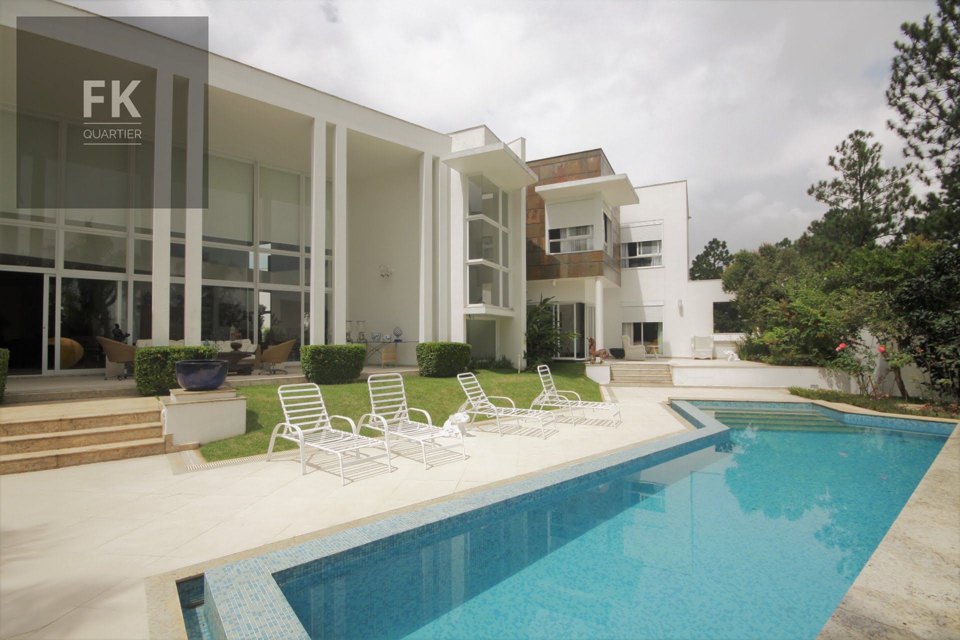 Casa à venda com 5 quartos, 8 banheiros, 8 vagas e 1000m² no Residencial Morada dos Lagos, Barueri — foto principal