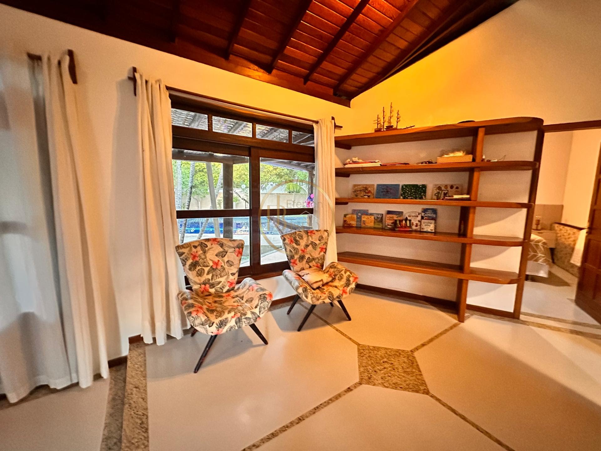 Casa à venda com 4 quartos, 4 suítes e 250m² no Arraial D'ajuda, Porto Seguro (BA) — foto 8 de 14