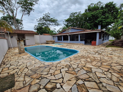 Rancho a venda na Beira do Rio Pardo