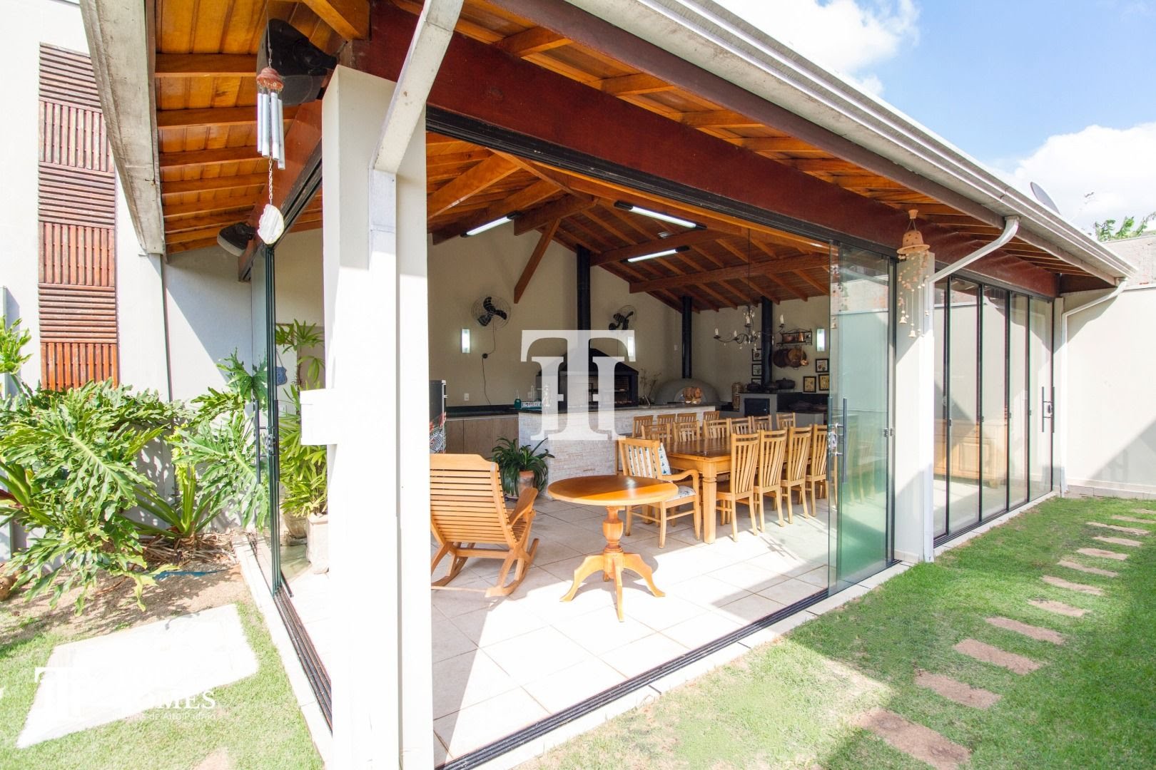 Casa à venda no condomínio Terras de Santa Teresa 
