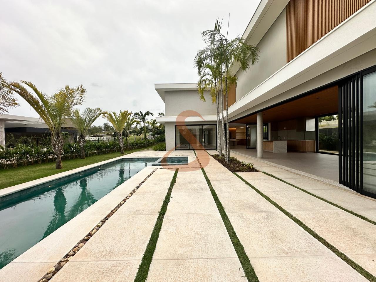 Piscina integrada com área Gourmet