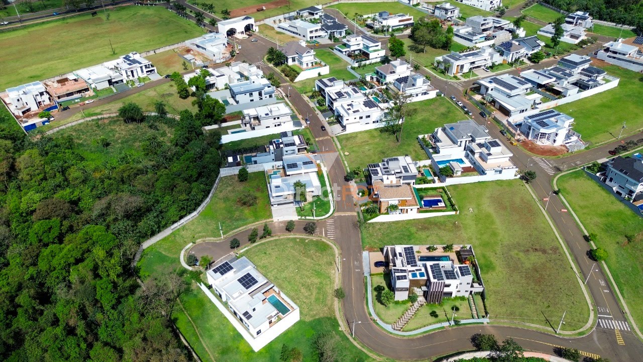 Terreno à venda no Condomínio Residencial Esmeralda em Foz do Iguaçu.