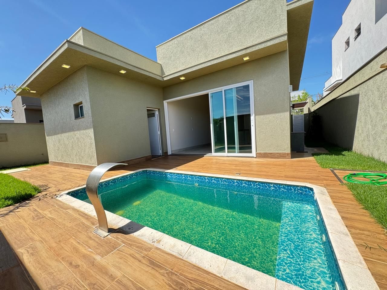 Casa à venda com 4 quartos, 5 banheiros, 4 vagas e 185m² no Loteamento Terras de Florença, Ribeirão Preto — foto principal