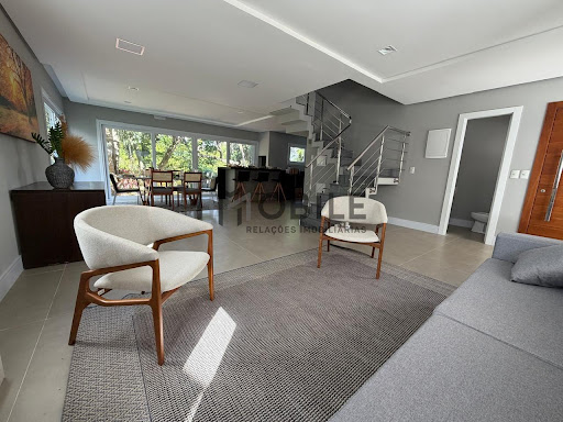 Casa de Condomínio em Pedra Redonda, Porto Alegre | 300m²