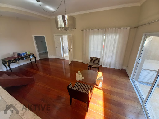 Casa de Condomínio em Alphaville - Santana de Parnaíba, SP