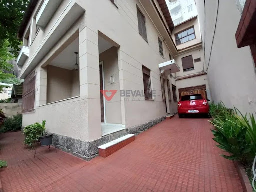 Casa triplex à venda na Urca: 450m², 4 quartos, 4 vagas
