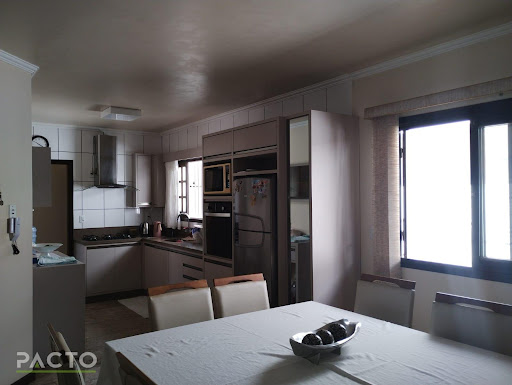  3 dormitórios, 1 suíte, 2 banheiros por R$ 1.550.000. ótima localização, Area centra da cidade