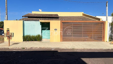 Casa em Parque Universitário  -  Adamantina