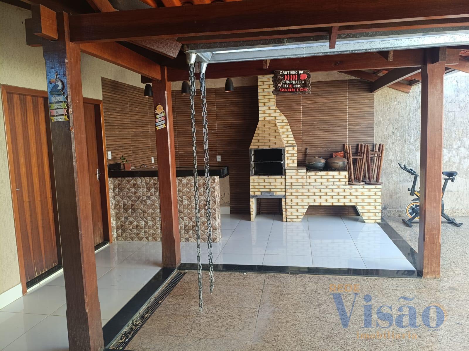 Casa à venda com 3 quartos, 2 banheiros, 2 vagas e 140m² no Vila Mariana, Paracatu (MG) — foto 8 de 9