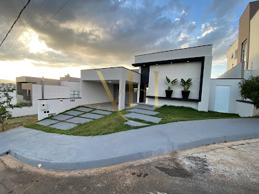 Casa à Venda no Condomínio Las Palmas, Pouso Alegre - 3 Dorms