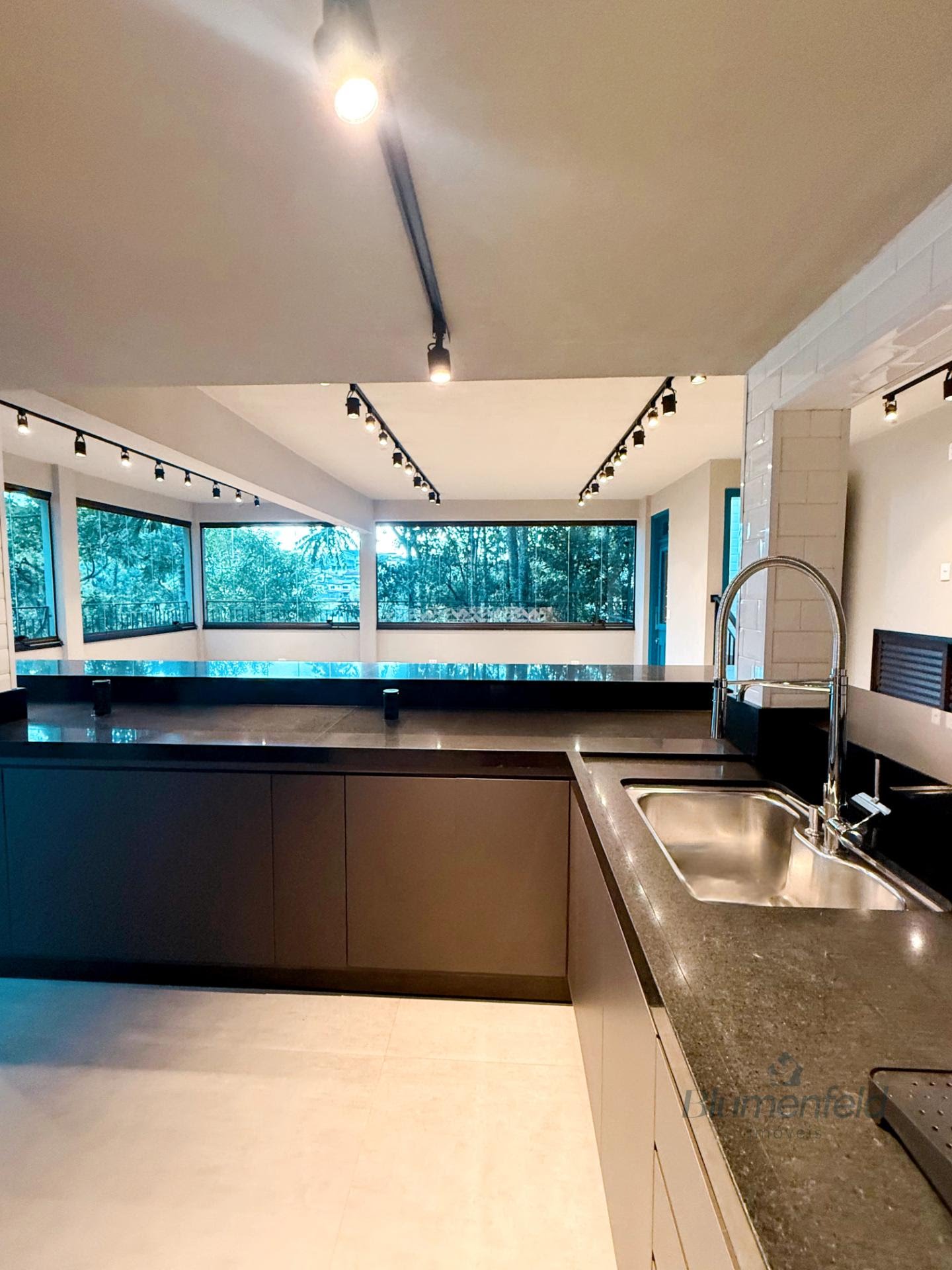 Casa à venda com 3 quartos, 4 suítes, 2 vagas e 400m² no Condomínio Country Club, Arujá (SP) — foto 11 de 30