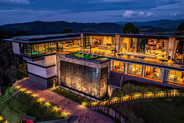 Casa Espetacular com 11 suítes, Heliponto e Lazer em Campos 