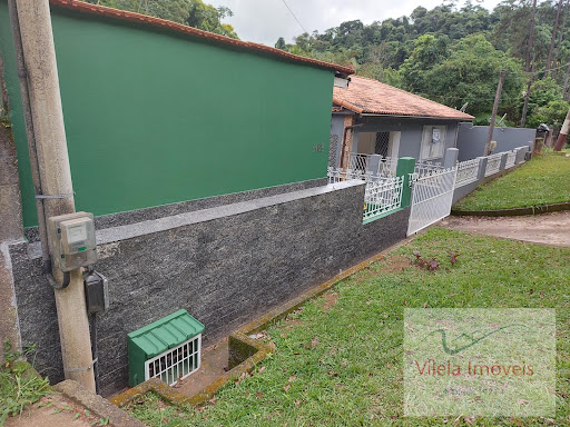 Casa térrea com 03 quartos e garagem coberta próxima ao Lago de Javary e Supermercado Rio Sul - Miguel Pereira