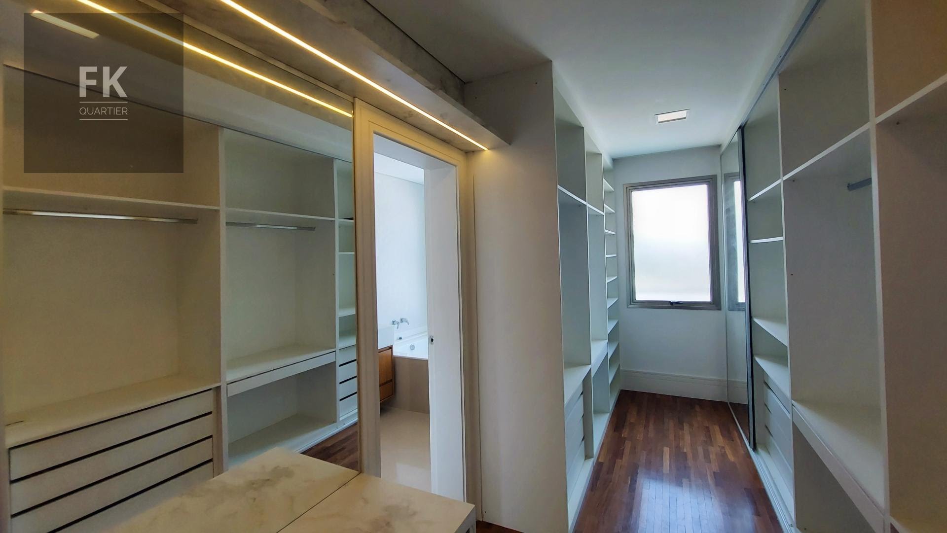 Casa à venda com 4 quartos, 4 suítes, 5 vagas e 450m² no Tamboré, Barueri (SP) — foto 17 de 22