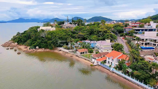 Casa Frente Mar em Cacupé  -  Florianópolis,SC